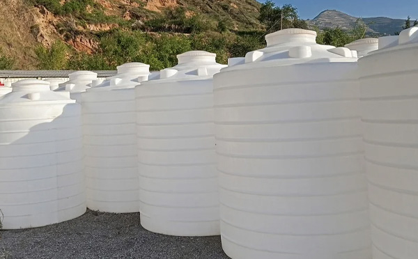 化工液体储存注意事项——选对PE渭源塑料桶避免安全隐患