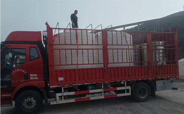 渭源立式运输桶安排发货现场